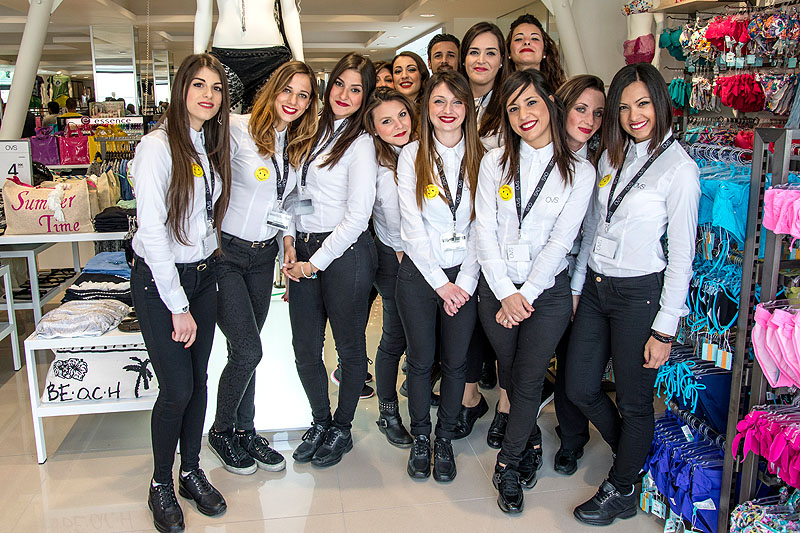 Emis Killa, delirio all'OVS