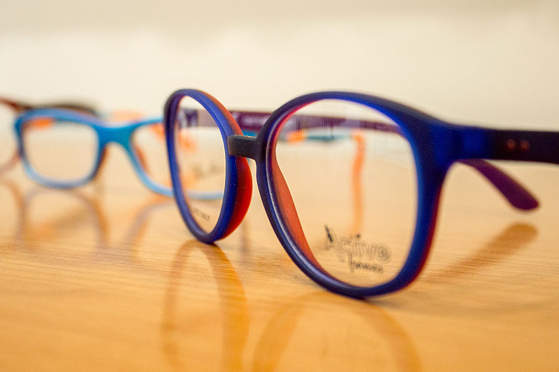 Con gli occhiali tra i libri