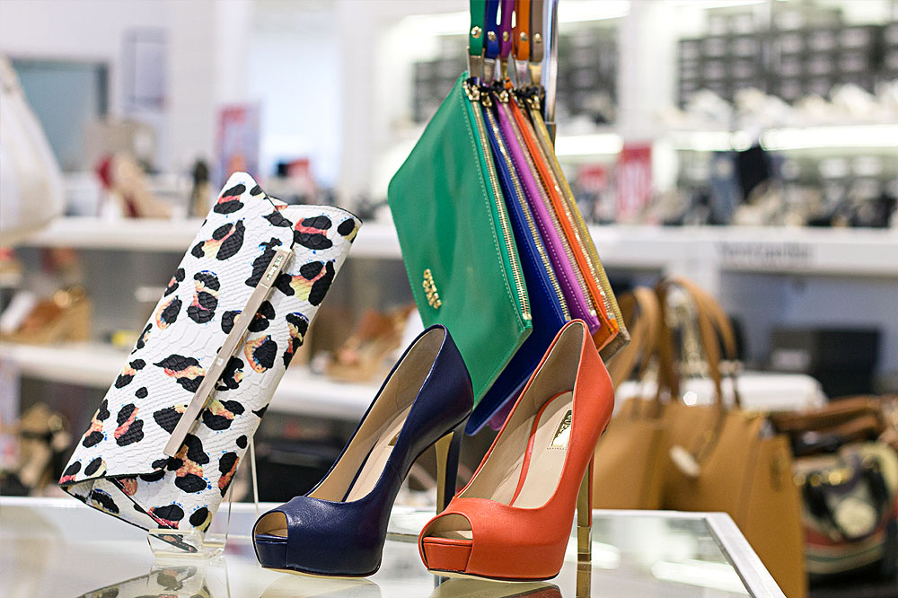 GUESS, la tua estate