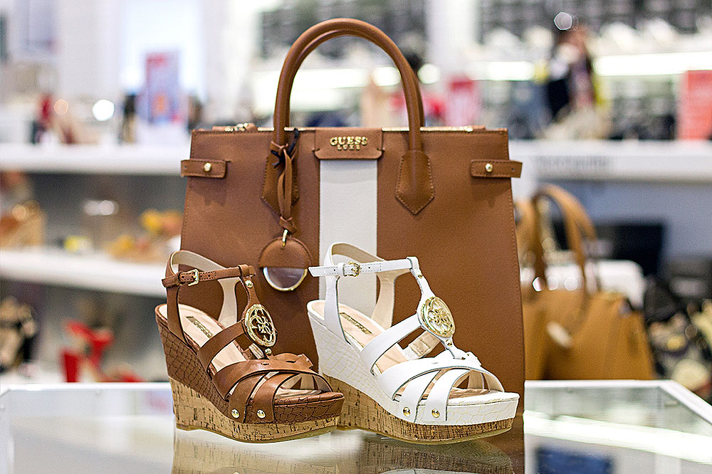 GUESS, la tua estate