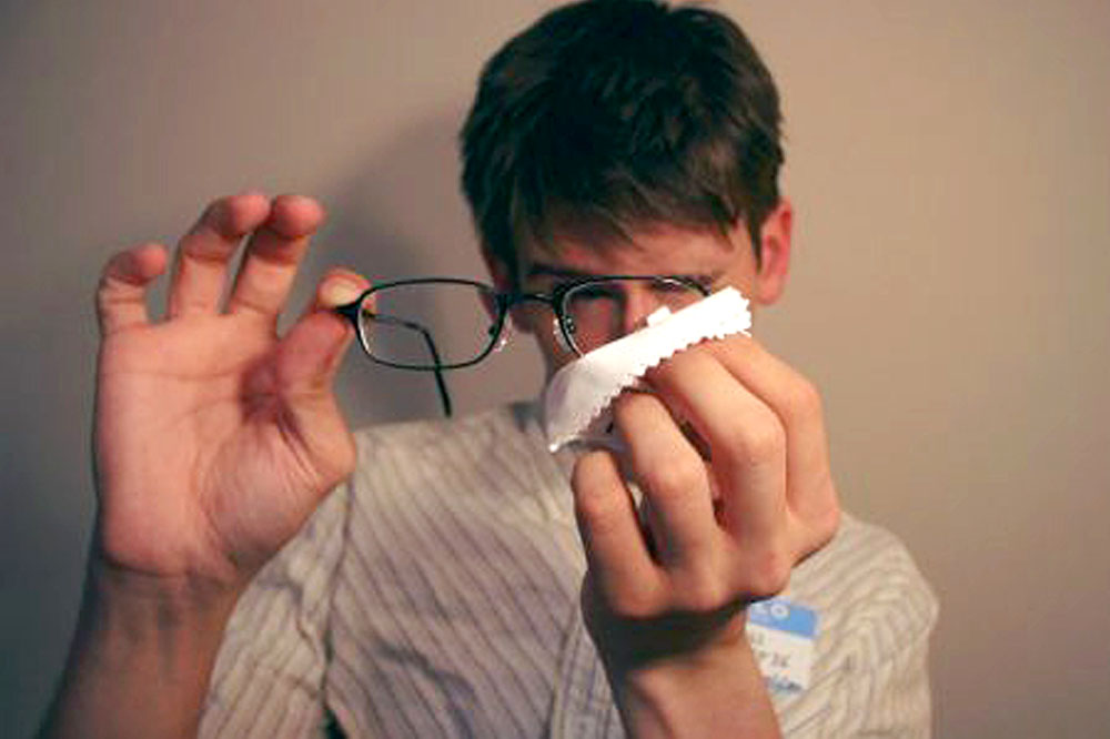 La pulizia degli occhiali