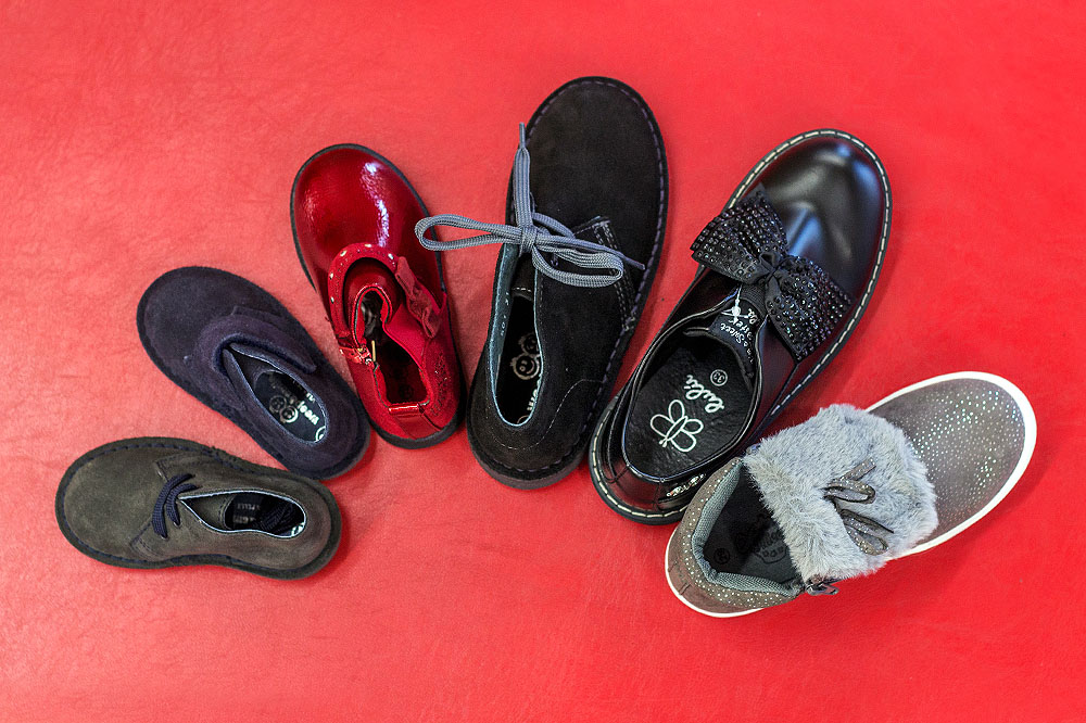 Addio sneakers, ritorna l’eleganza causal