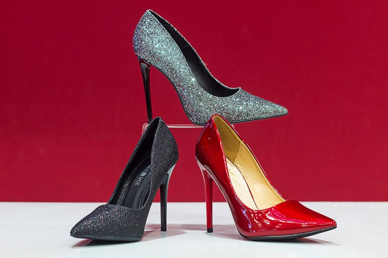 Addio sneakers, ritorna l’eleganza causal